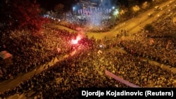 Doček studenata u Novom Sadu uoči obeležavanja godišnjice pogibije 16 ljudi u padu nadsrešnice Železničke stanice, 31. oktobar 2025.