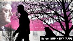 Билборд со Порошенко во Украина.