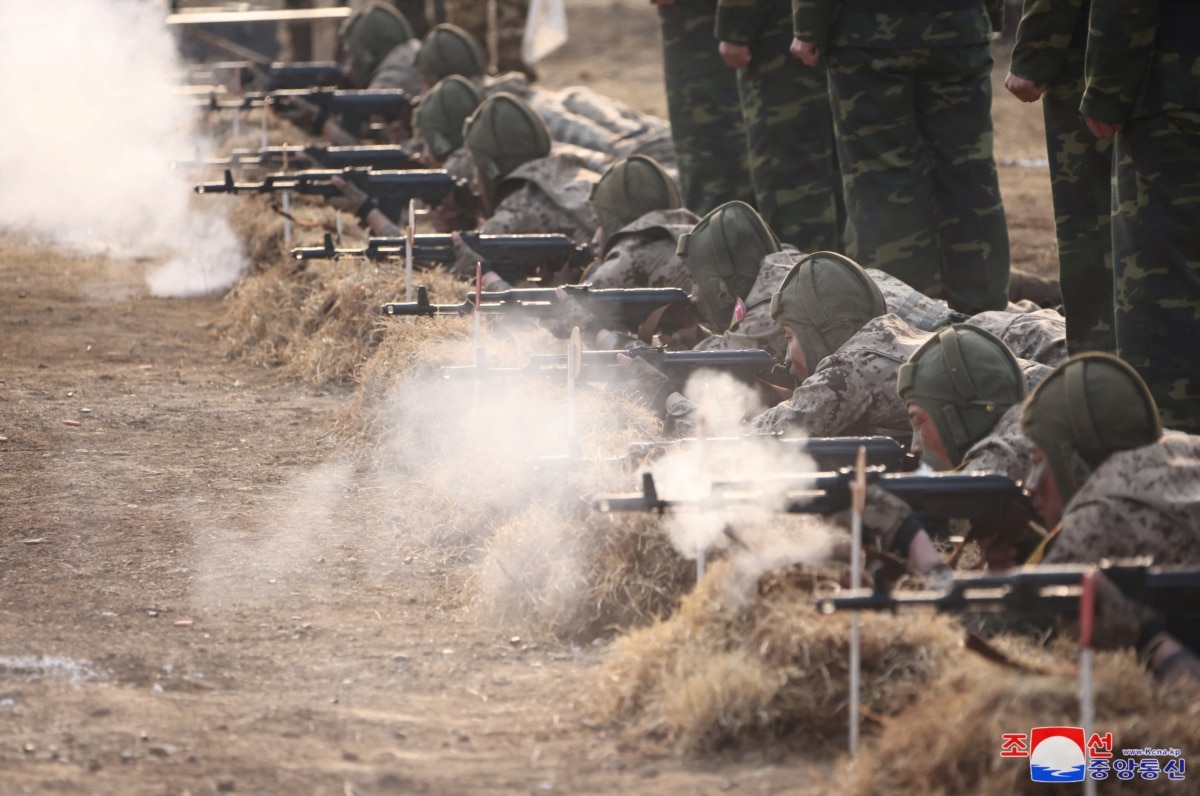 Солдати Північної Кореї під час військових навчань. КНДР, 16 березня 2024 року