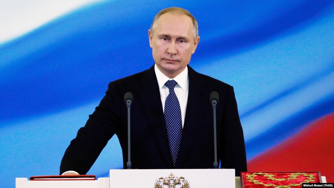 По мнению политологов, Владимир Путин для сохранения власти пойдет на еще более крайние меры, и поэтому от Путина ничего путного пока ожидать не стоит