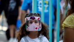 Ученица одной из начальных школ Афин, Греция. 14 сентября 2020 года.