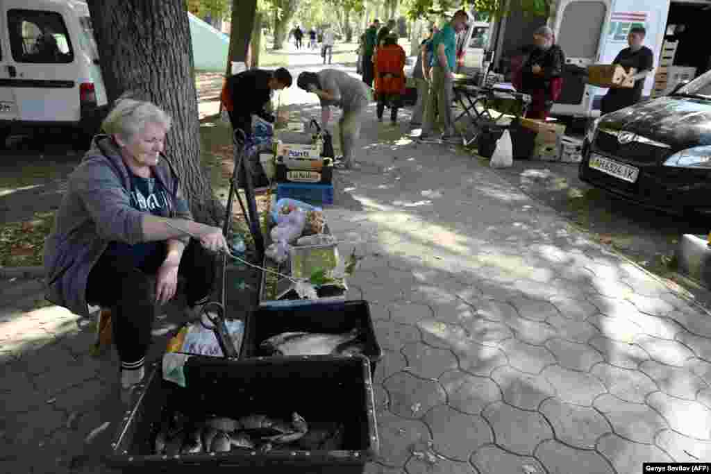 Një treg në rrugë në Pokrovsk më 25 shtator. Një analist ukrainas paralajmëroi kohët e fundit se nëse Kievi humbet Pokrovskun, &quot;e gjithë vija e frontit do të shkapërndahet&quot;. &nbsp;