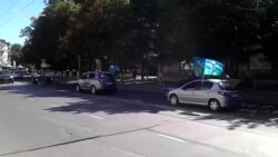 Колонна машин с флагами воздушно-десантных войск в Симферополе