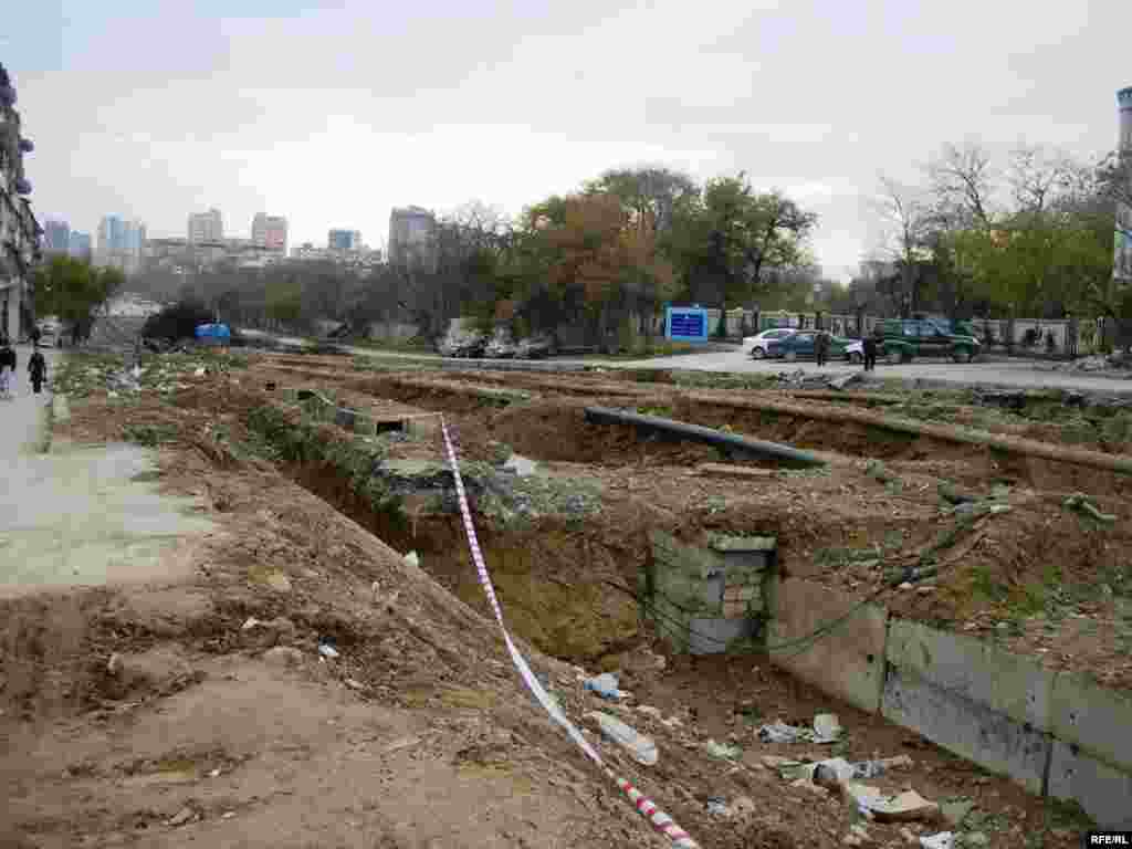 Yolçu, yoluna bax, ayağın büdrəsə, səni yıxılmaqdan qoruyacaq sürahi yoxdur