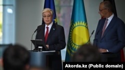 Президент Казахстана Касым-Жомарт Токаев и канцлер Германии Фридрих Мерц на пресс-конференции. Берлин, 29 сентября 2026 года