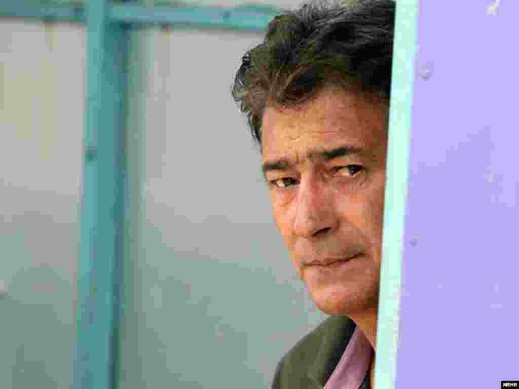 ناصرحجازی در دقایق پایانی بازی در دیدار تیم های فوتبال ملوان و استقلال