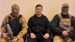 Ортодо отурган Элдар Жакыпбеков. Социалдык тармактарда тараган сүрөт.