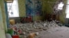 Будівля дитсадка у Станиці Луганській, пошкоджена внаслідок обстрілів 17 лютого
