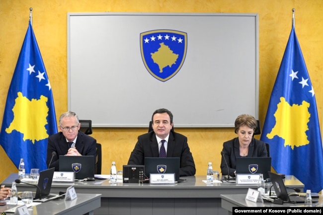 Kryeministri në detyrë, Albin Kurti, gjatë mbledhjes së ekzekutivit më 16 prill.