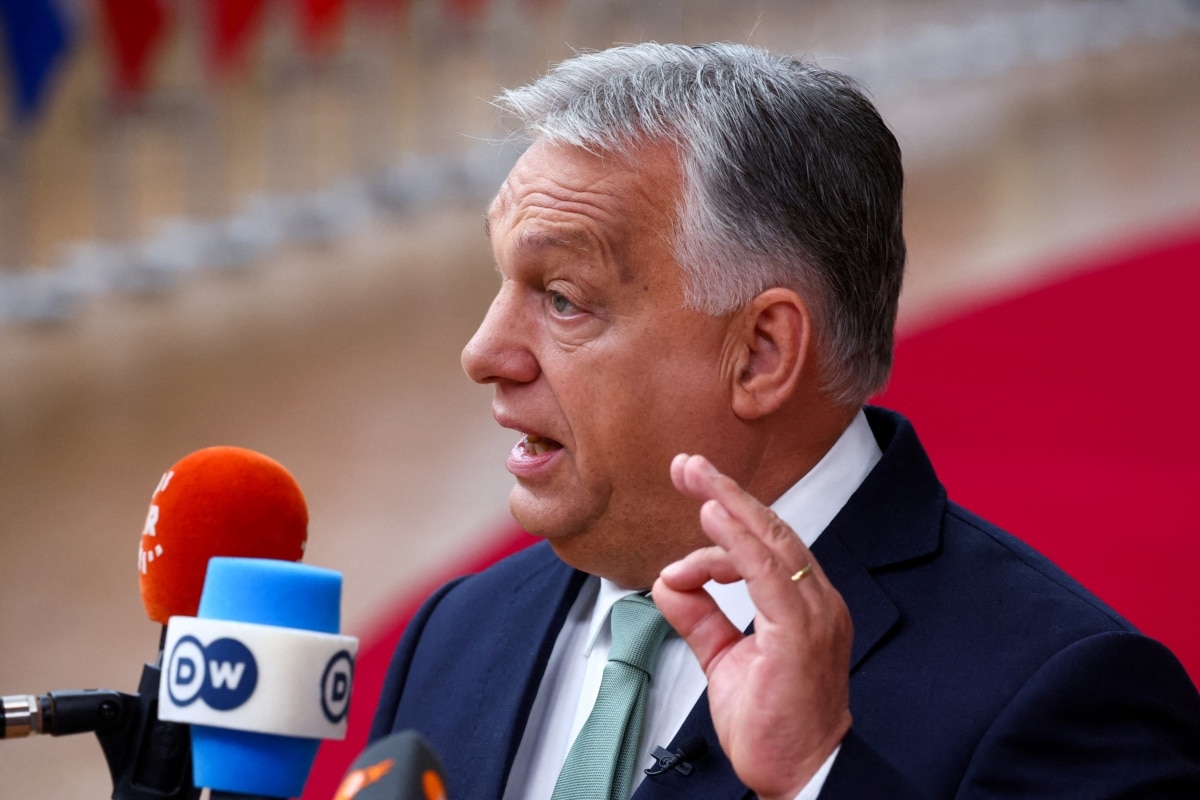 Прем’єр-міністр Угорщини Віктор Орбан спілкується із ЗМІ під час саміту лідерів Європейського Союзу в Брюсселі, Бельгія, 26 червня 2025 року