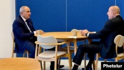 Kopenhagendə Avropa Siyasi Birliyinin sammiti zamanı Paşinyan-Əliyev görüşü. 2 oktyabr 2025