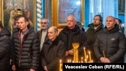 Deputații socialiști Igor Dodon și Pavel Voicu, la slujba de duminică în biserica din Dereneu, raionul Călărași, 15 februarie 2026.