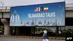 بیلبورد مربوط به دور اول مذاکرات ایران و امریکا در اسلام‌آباد، پایتخت پاکستان