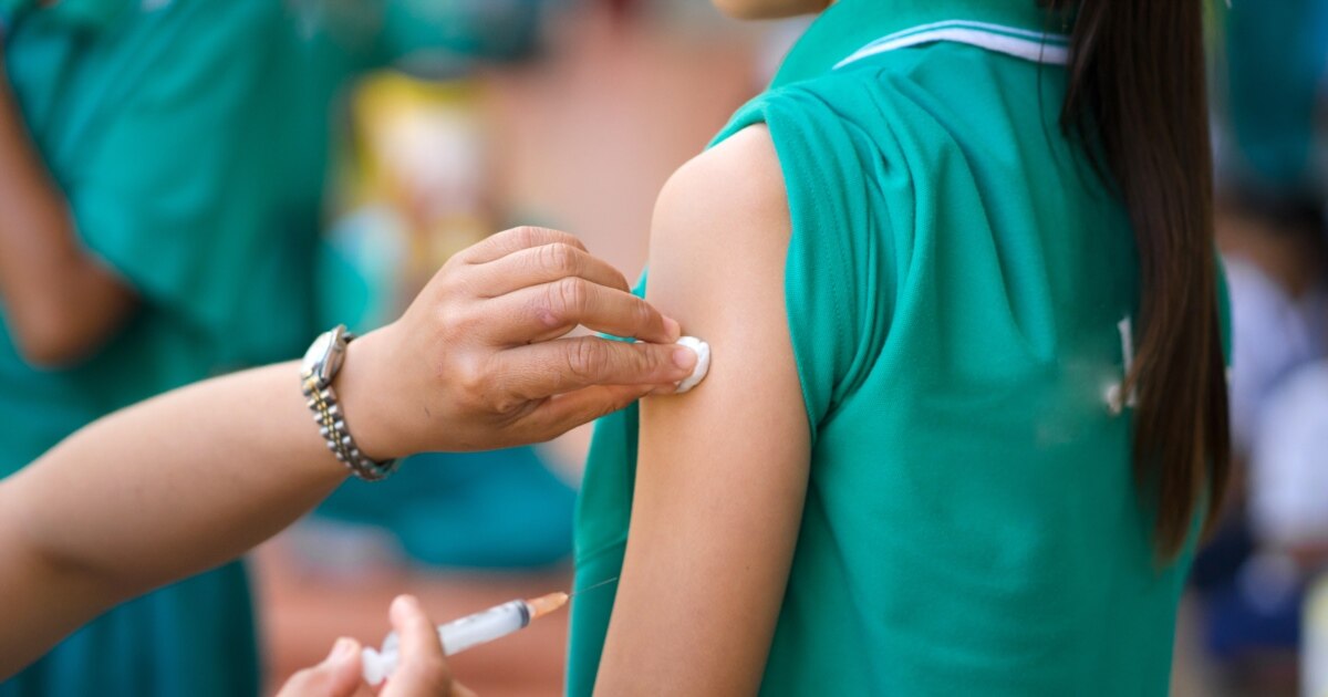 Мылтығы бар қарақшы порно онлайн трахает