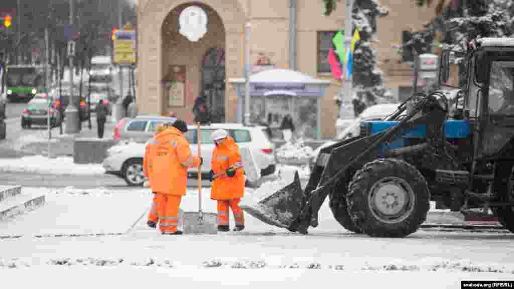 Сьнег у Менску