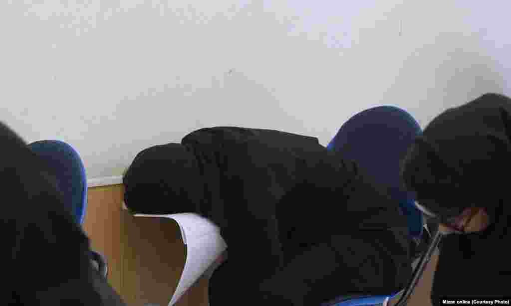 برای خواب دل آویز و ترد نیلوفر همیشه فاصله ای هست دچار باید بود. شاعر: سهراب سپری عکس از میزان