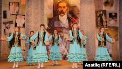 Авыл мәктәбе укучылары “Башкорт кызлары биюе”н башкара