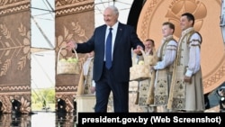 Лукашэнка на фэстывалі "Кліч Палесься". 15 жніўня. Ілюстрацыйнае фота 
