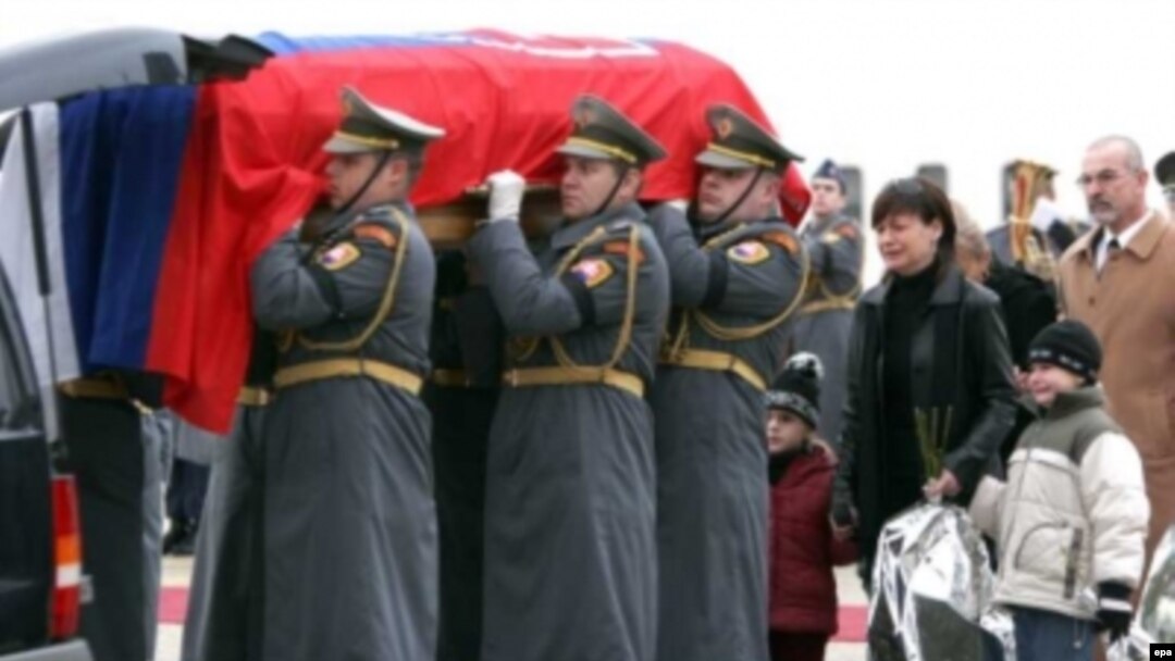 Неизвестно, как он выглядел, какое у него было звание, как и где он умер. Директор архива болгарской службы разведки Божидар Дойчев ушел из жизни, унося с собой не только тайны коммунистического режима, но и тайну собственной смерти