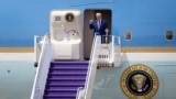 <p>A Donald Trumpot szállító különgép kedden szállt le Rijádban. Az elnököt a reptérről a királyi palotába vitték, ahol a Szaúd-Arábiát apja helyett már egy évtizede ténylegesen irányító trónörökössel, Mohamed bin Szalmánnal tárgyalt