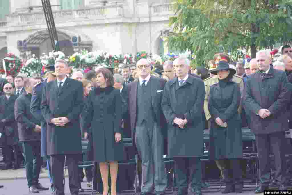 Președintele Klaus Iohannis și liderii celor două camere ale Parlamentului...