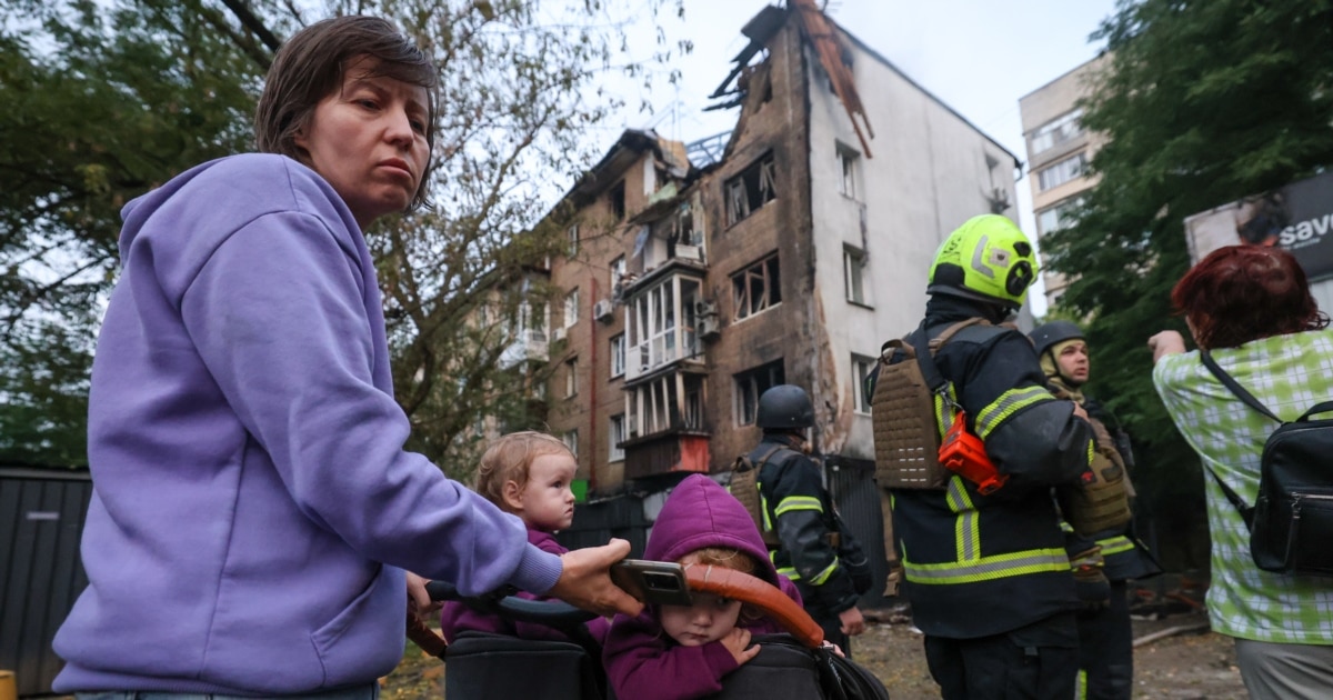Russischer Nachtangriff auf Kiew entzündet Brände in Wohngebäuden ...