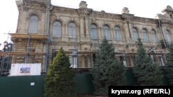 Здание бывшей гимназии в Керчи