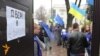Біля Верховної Ради поставили двері в Європу
