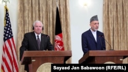 Afghan President Hamid Karzai (right) at a press conference with U.S. Defense Secretary Robert Gates in Kabul on September 2