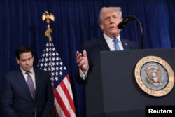 Президент США Дональд Трамп виступає на пресконференції у клубі Трампа Mar-a-Lago у Палм-Біч, Флорида, США, 3 січня 2026 року