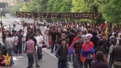 Festive Mood In Yerevan Ahead Of Decision On Protests