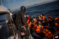 Frontex, agenția pentru paza granițelor externe ale UE, câteodată salvează, dar nu întotdeauna.