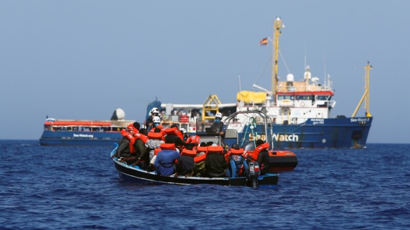 Грција – Спасени 29 луѓе од брод во неволја