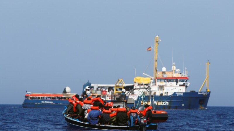 U potonuću broda kod Tunisa poginulo osam migranata 