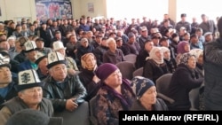 Жители Баткенской области на встрече с председателем ГКНБ Камчыбеком Ташиевым. 
