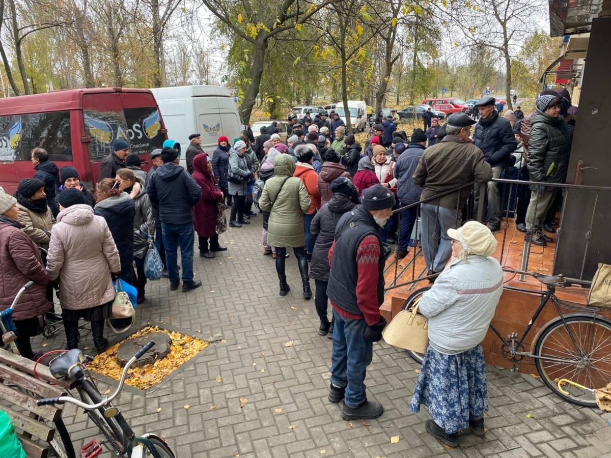 Черга за гуманітарною допомогою