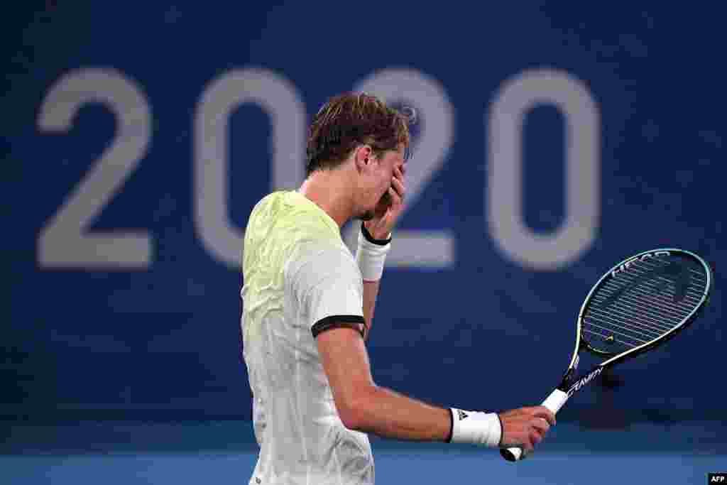 Германиялық теннисші Александр Зверев жартылай финалда әлемнің 1-ракеткасы сербиялық Новак Джоковичті жеңіп, финалға шықты. 30 шілде 2021 жыл.