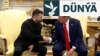 ABŞ-nyň prezidenti Donald Tramp (sagda) we Ukrainanyň prezidenti Wolodymyr Zelenskiý 2025-nji ýylyň 18-nji awgustynda Waşingtonda Ak Tamda geçiren duşuşygynda.