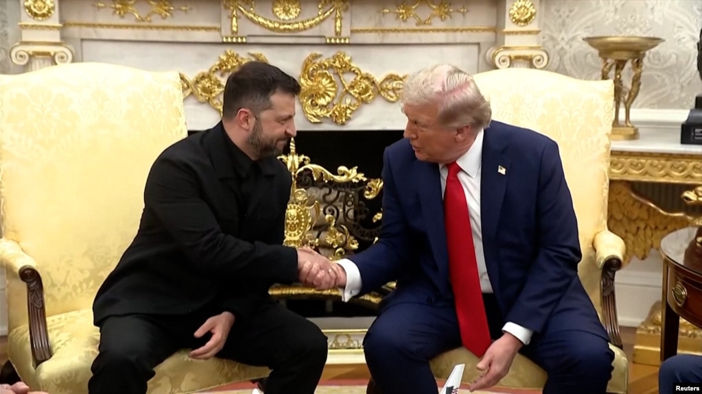 Američki predsednik Donald Tramp (desno) i njegov ukrajinski kolega Volodimir Zelenski u Beloj kući u Vašingtonu, 18. avgusta 2025.