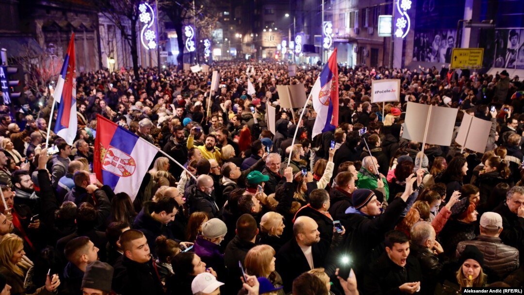 Some media estimated the crowd at about 5,000 people.