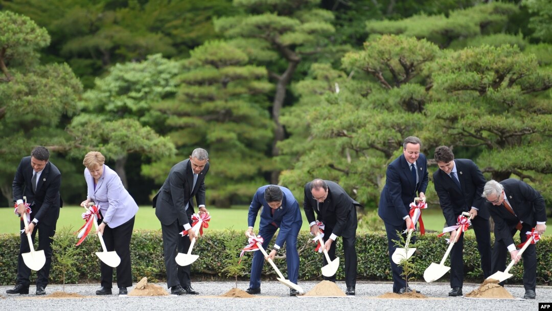 G7 leaders take part in a tree-planting ceremony on the grounds at Ise-Jingu Shrine in the city of Ise on May 26. (Left to right: Italian Prime Minister Matteo Renzi, German Chancellor Angela Merkel, U.S. President Barack Obama, Japanese Prime Minister Shinzo Abe, French President Francois Hollande, U.K. Prime Minister David Cameron, Canadian Prime Minister Justin Trudeau, and European Commission President Jean-Claude Juncker)