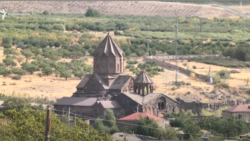 Տեր Արամ քահանան, ըստ Հովանավանքի մյուս հոգևորականի, ոստիկաններ է կանչել ու «սպառնացել իրեն վռնդել» 