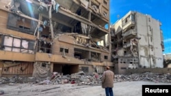 یک ساختمان در ایران که در حملات هوایی اسرائیل تخریب شده است.