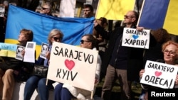 Građani Sarajeva na protestu podrške Ukrajini, 2022. godina. 