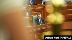 Kryeministri Kurti gjatë seancës së jashtëzakonshme të mbajtur më 27 prill.