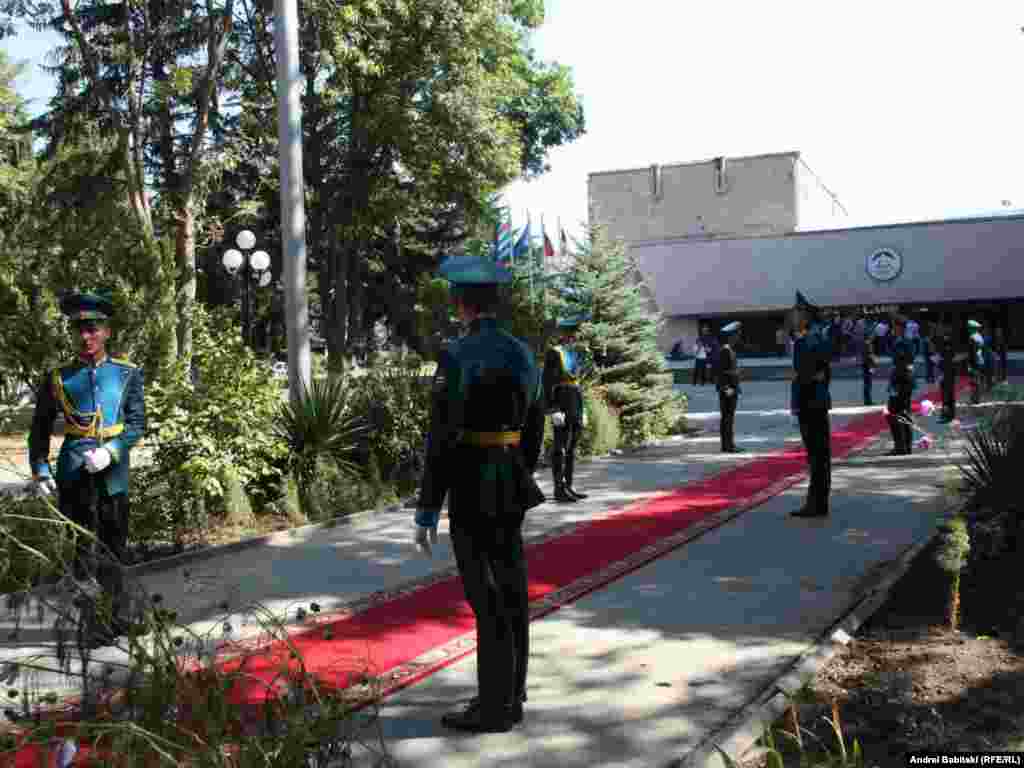 Праздничные мероприятия в Цхинвали - 20 сентября в Цхинвали прошел военный парад, посвященный празднованию Дня независимости самопровозглашенной республики Южная Осетия.