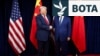 Presidenti amerikan, Donald Trump, dhe udhëheqësi kinez, Xi Jinping, gjatë takimit në Korenë e Jugut më 30 tetor 2025. 