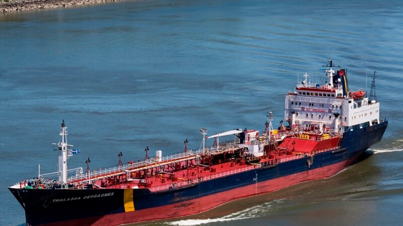 Индонезиската морнарица заплени танкер за нафта баран во Камбоџа