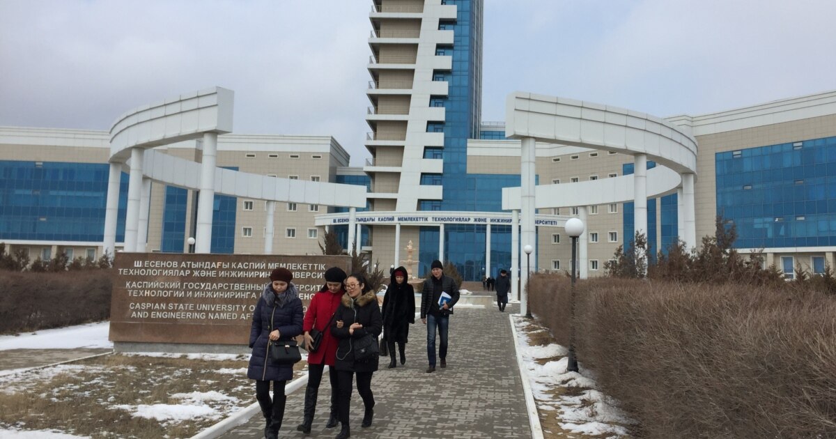 Транс әйел ер адамға ауызша секс жасайды Ass Master онлайн көру