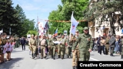 Колонна участников войны на параде 9 мая в Пятигорске, фото из телеграм-канала главы администрации Дмитрия Ворошилова
